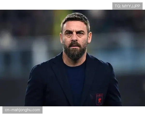 特写：场边教练席，穆里尼奥（作为评论嘉宾）与德罗西的交流瞬间